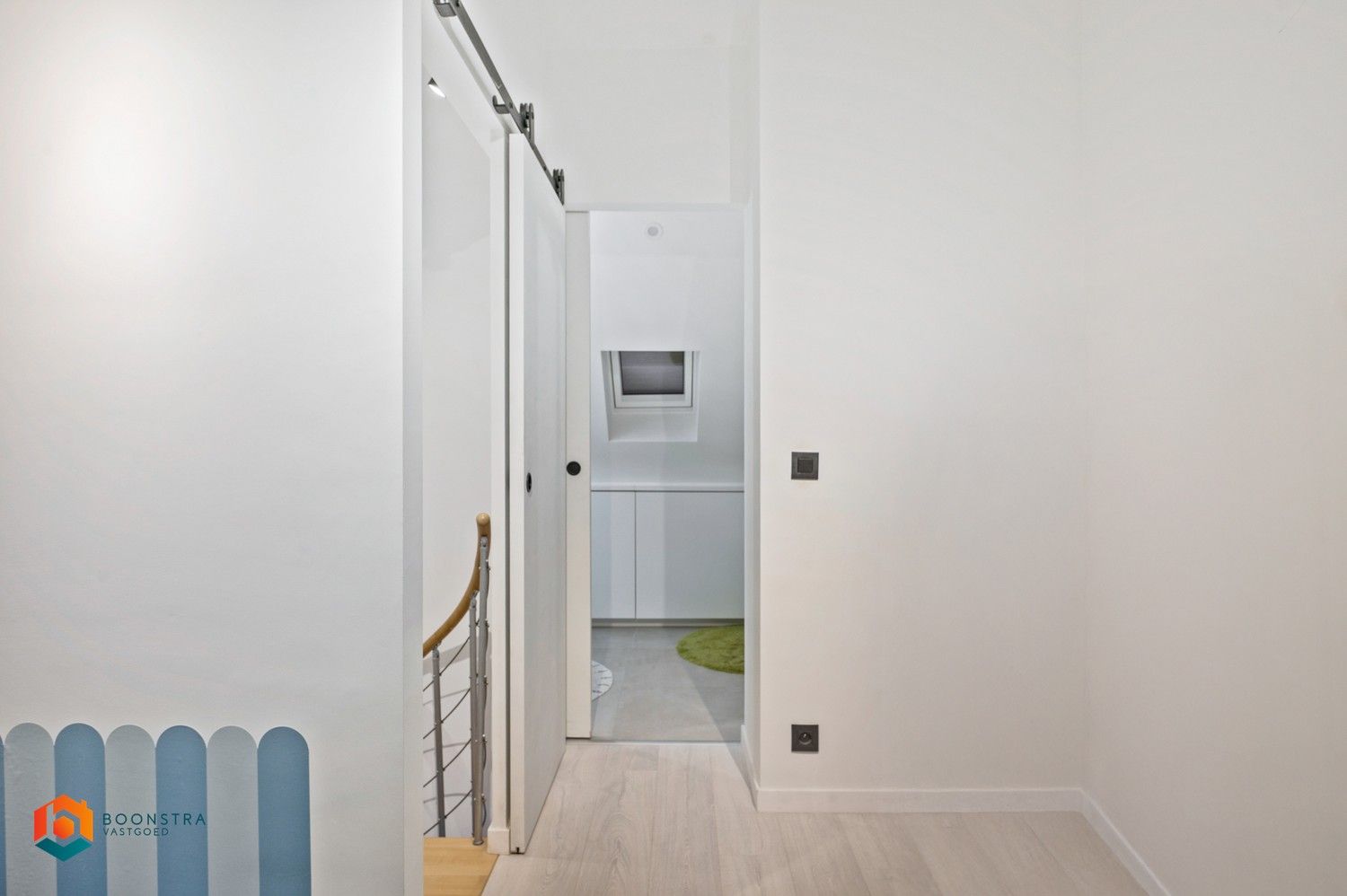 Rijwoning met  2 slpkrs en tuin foto 12