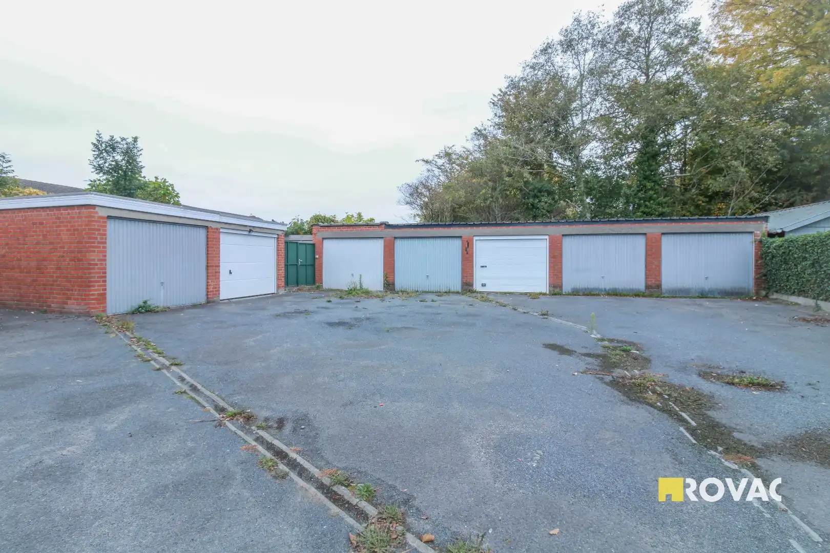 Deels te renoveren appartement met garage! foto 7