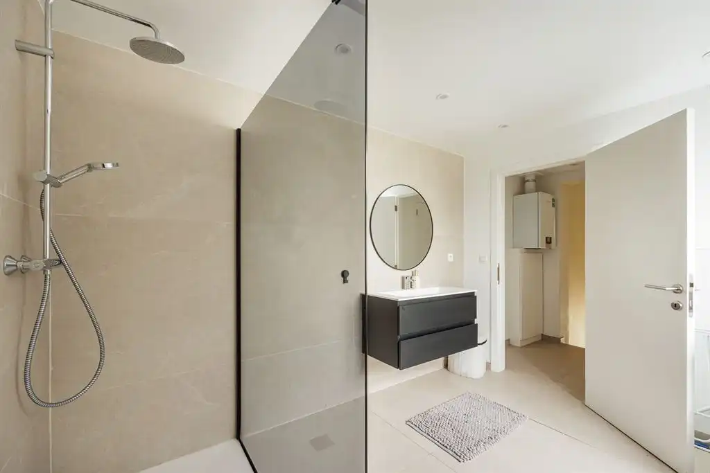 Kwalitatief gerenoveerd huis met 6 SLK foto 11