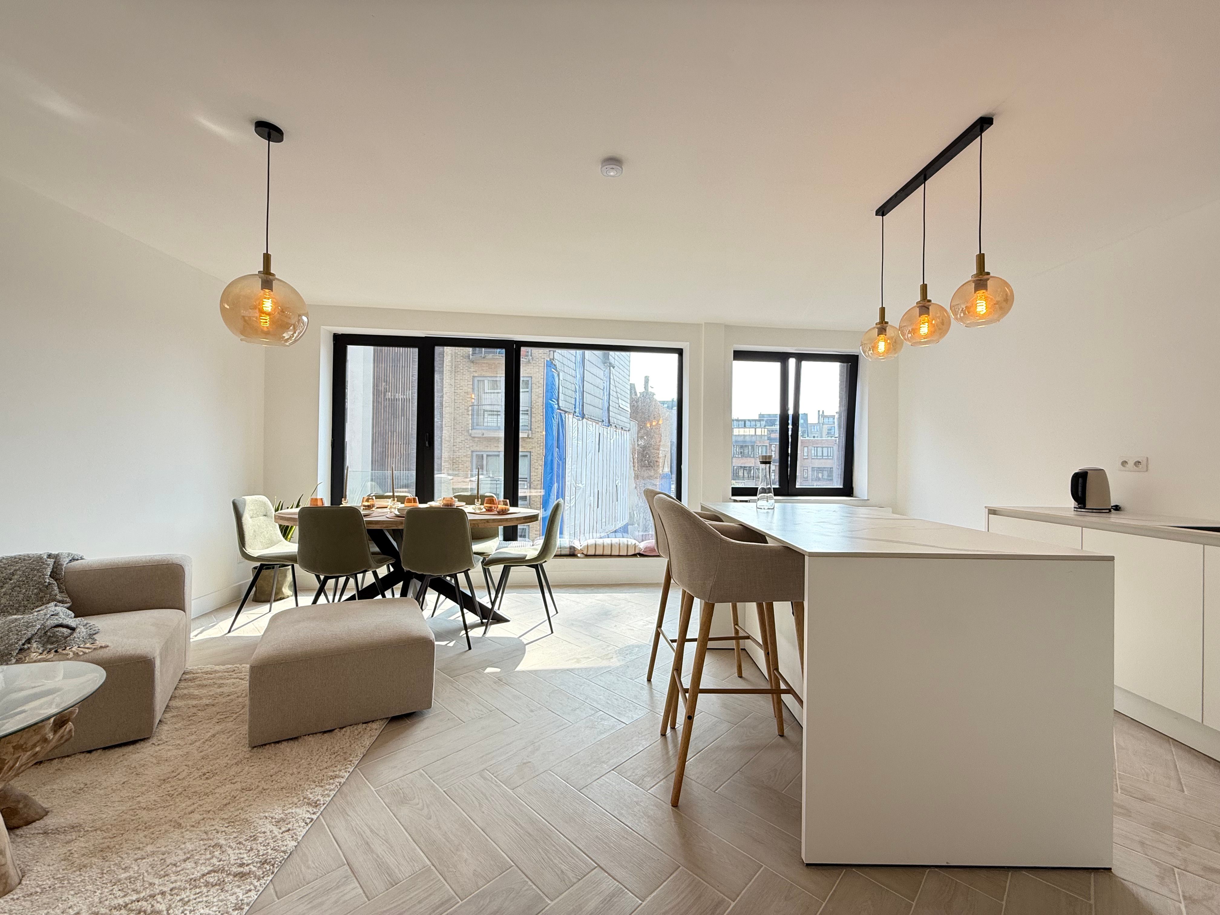 Subliem gerenoveerd appartement met terras foto 14