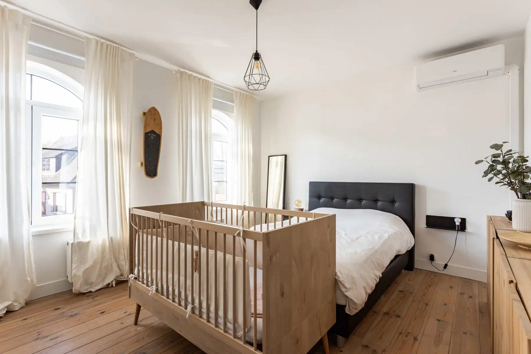 Instapklare totaal gerenoveerde woning in verkeersluwe straat! foto 12