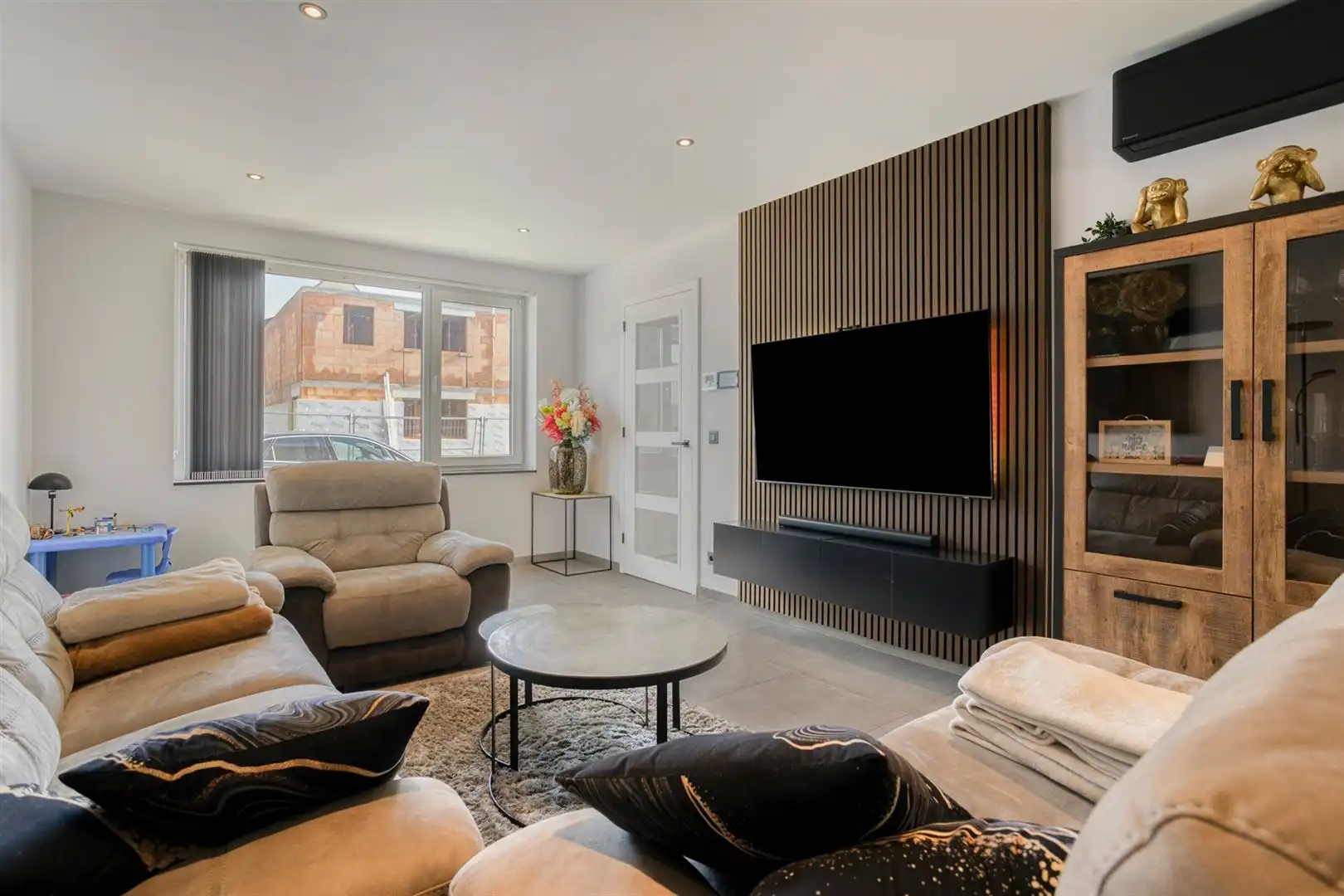 Prachtige INSTAPKLARE gezinswoning met 4 slaapkamers foto 6