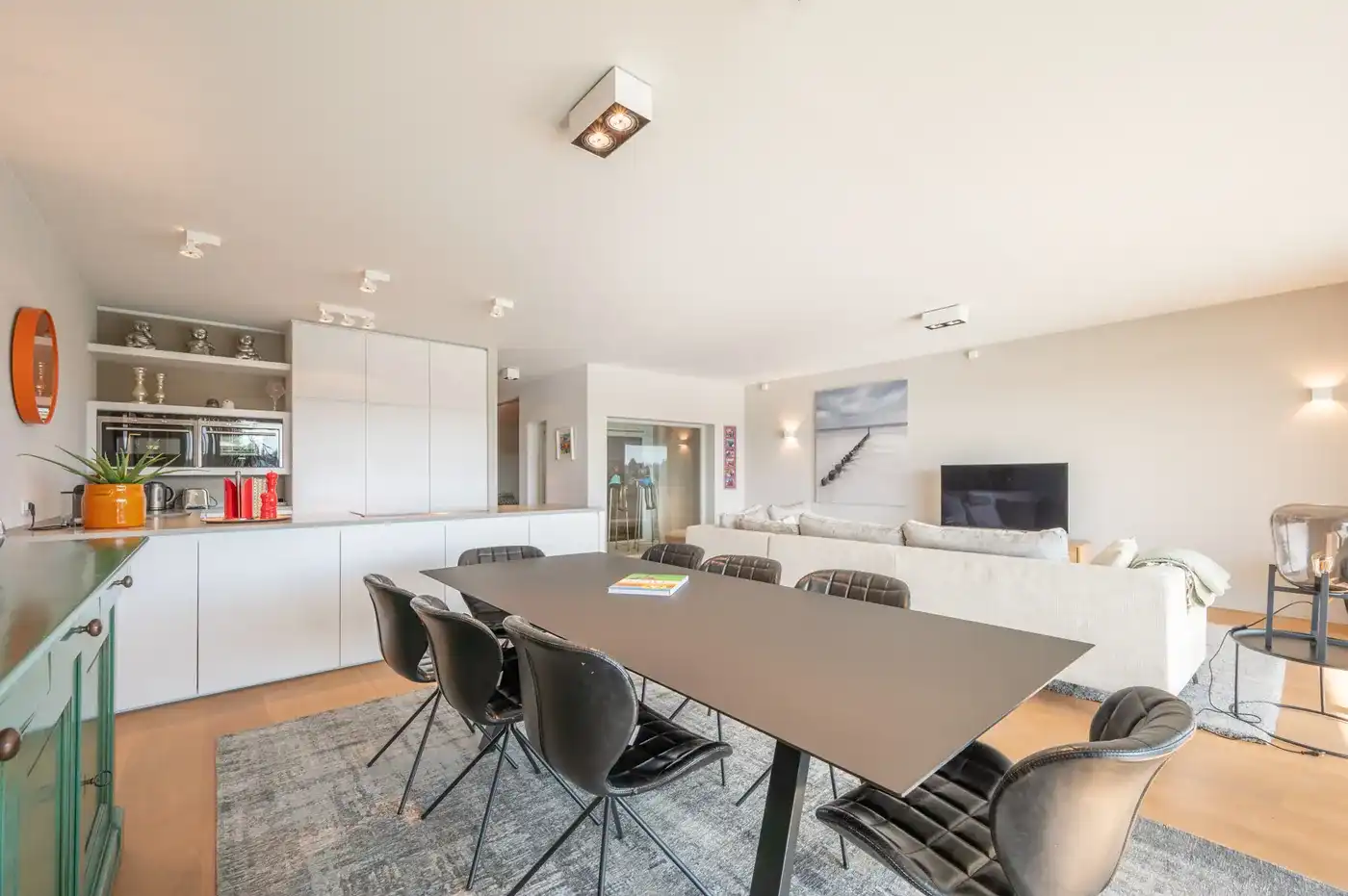 Uitzonderlijk ruim en breed appartement met zuidgericht terras en uniek zicht over het Zegemeer - dubbele garage foto 7
