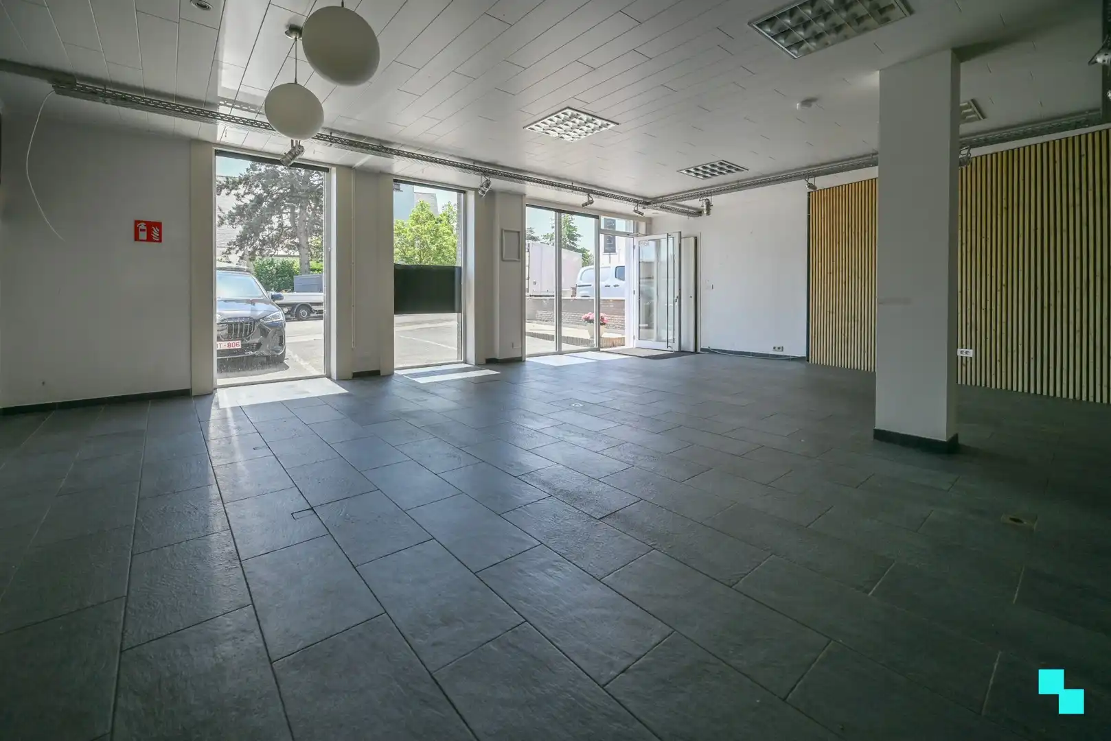 Uiterst goed gelegen commerciële ruimte te Bosmolens foto 5