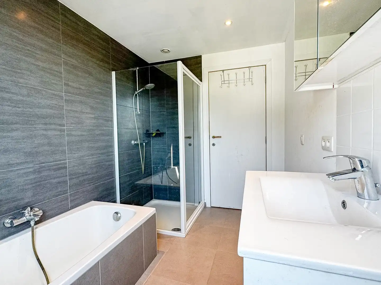 Ruime gezinswoning met 4 slaapkamers, zonnepanelen en gunstig EPC foto 8