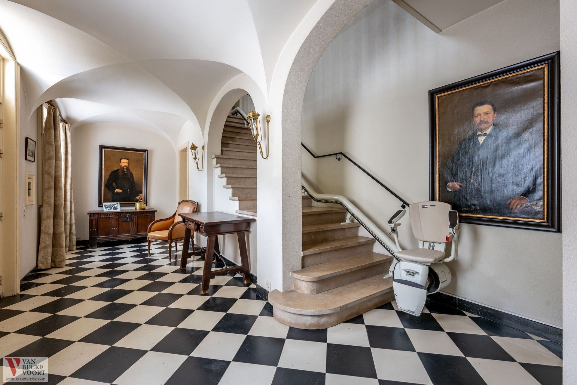 Karaktervolle landhuis op een prachtig domein van 2.030m² foto 3