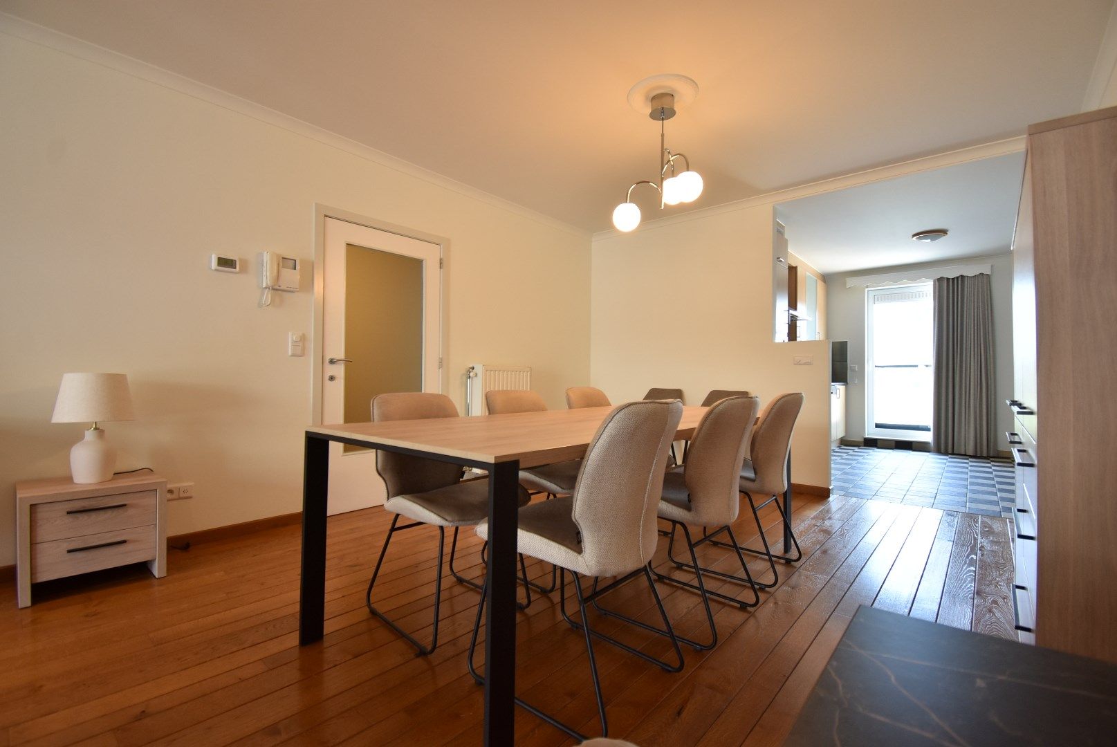 Degelijk 2-slaapkamer appartement met autostandplaats + in hartje Bilzen foto 7