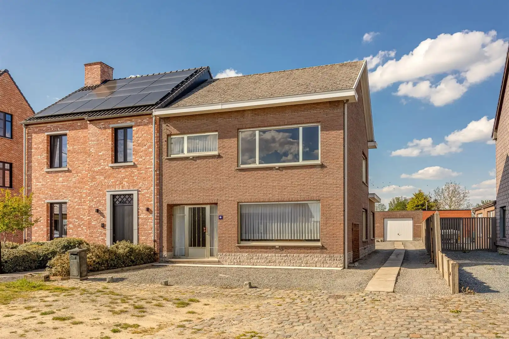 Op te frissen eengezinswoning met 3 slpk in Berlaar foto {{pictureIndex}}