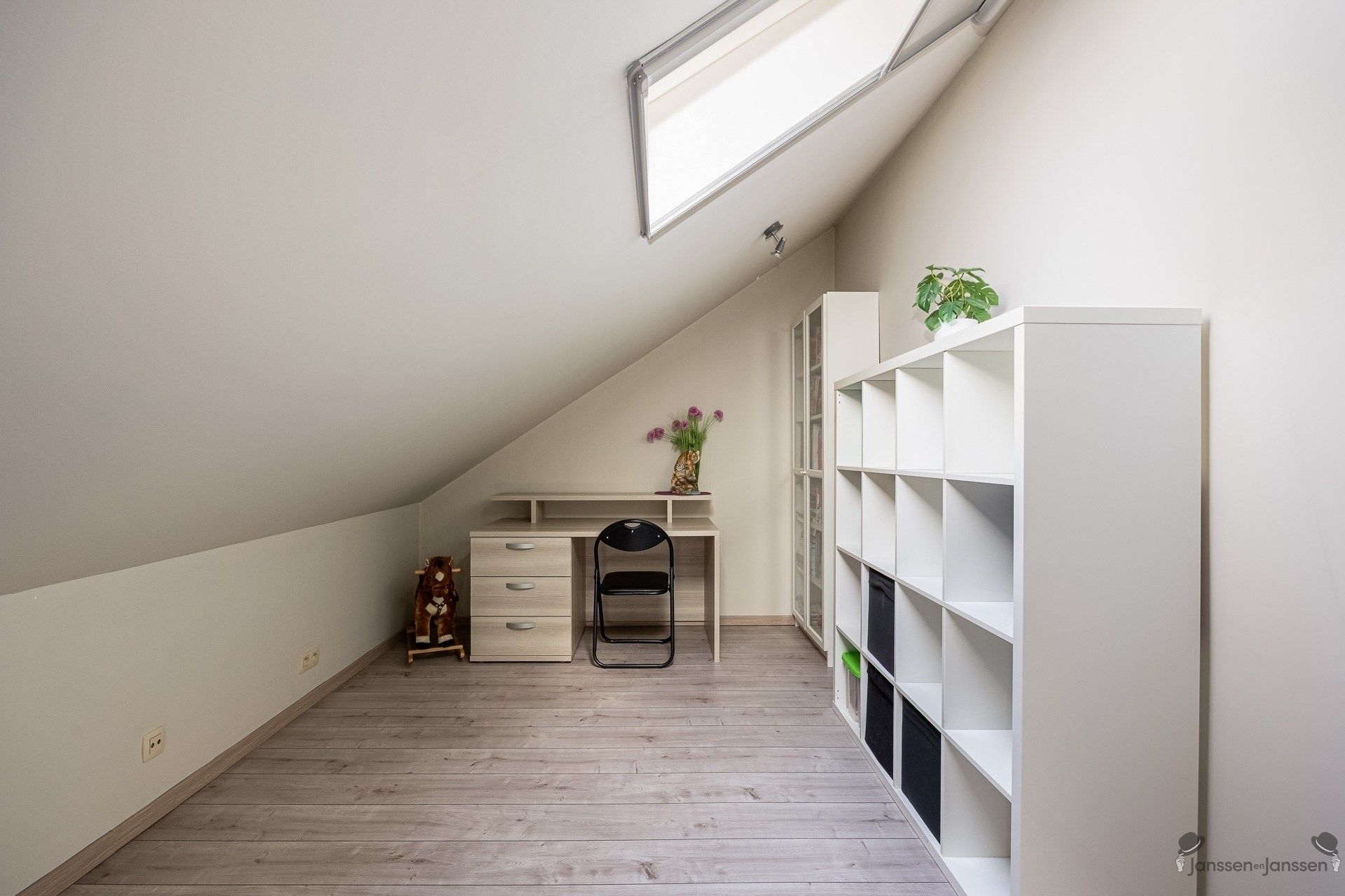 Ruime laagbouw woning met 4 slaapkamers, tuin en garage in hartje Brasschaat foto 12