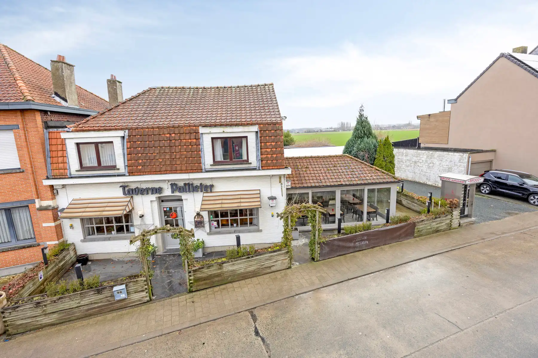 veelzijdig handelshuis met woonst en appartement foto 22