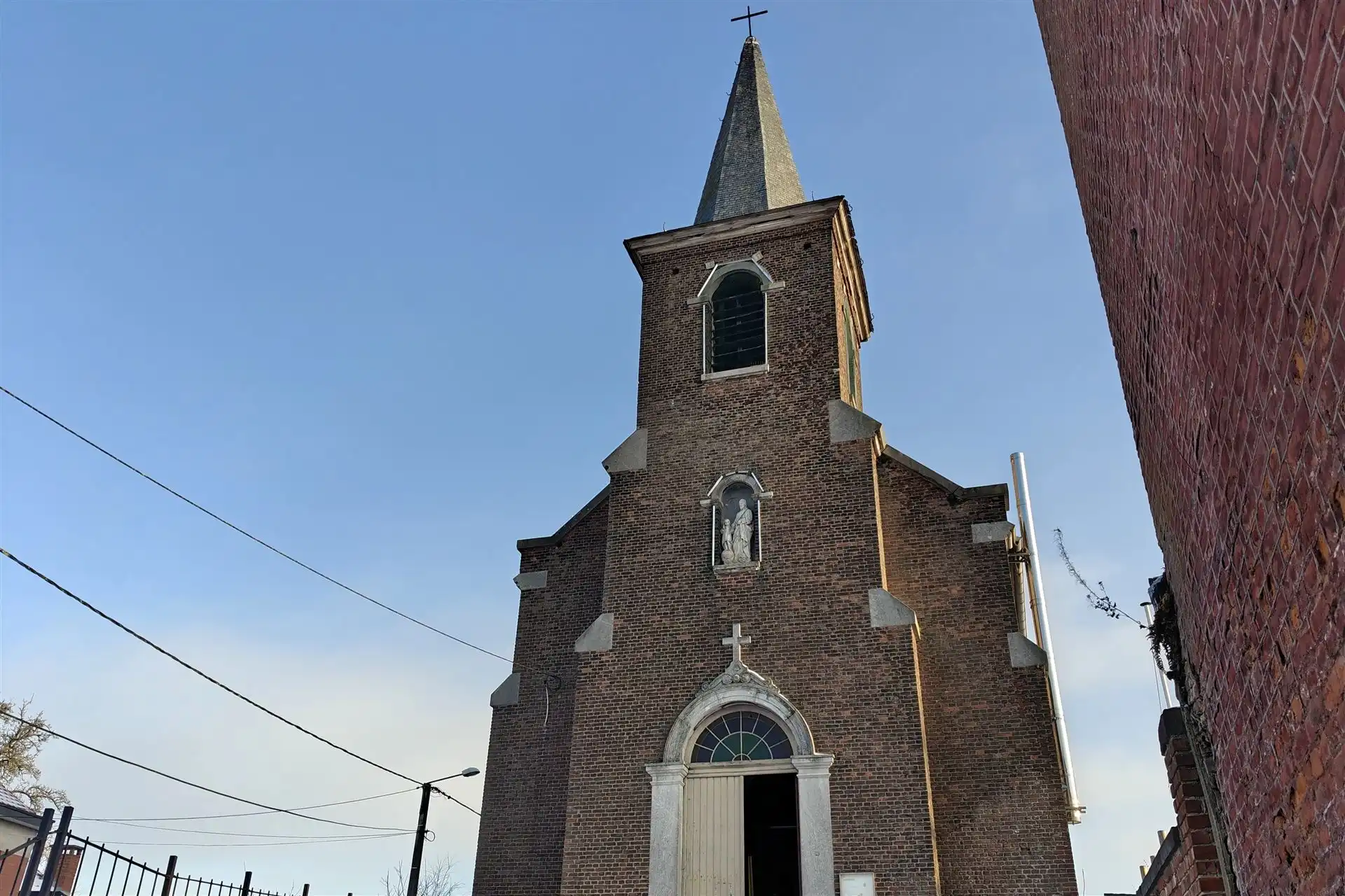 Uitzonderlijk vastgoedobject met diverse mogelijkheden in Diets-Heur (Tongeren-Borgloon) foto {{pictureIndex}}