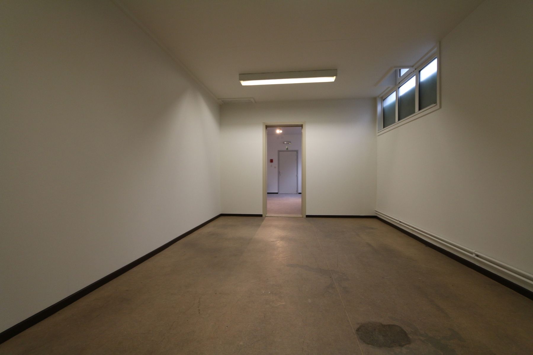 Handel 220 m² + kelder + drukke ligging + optie parking foto 18