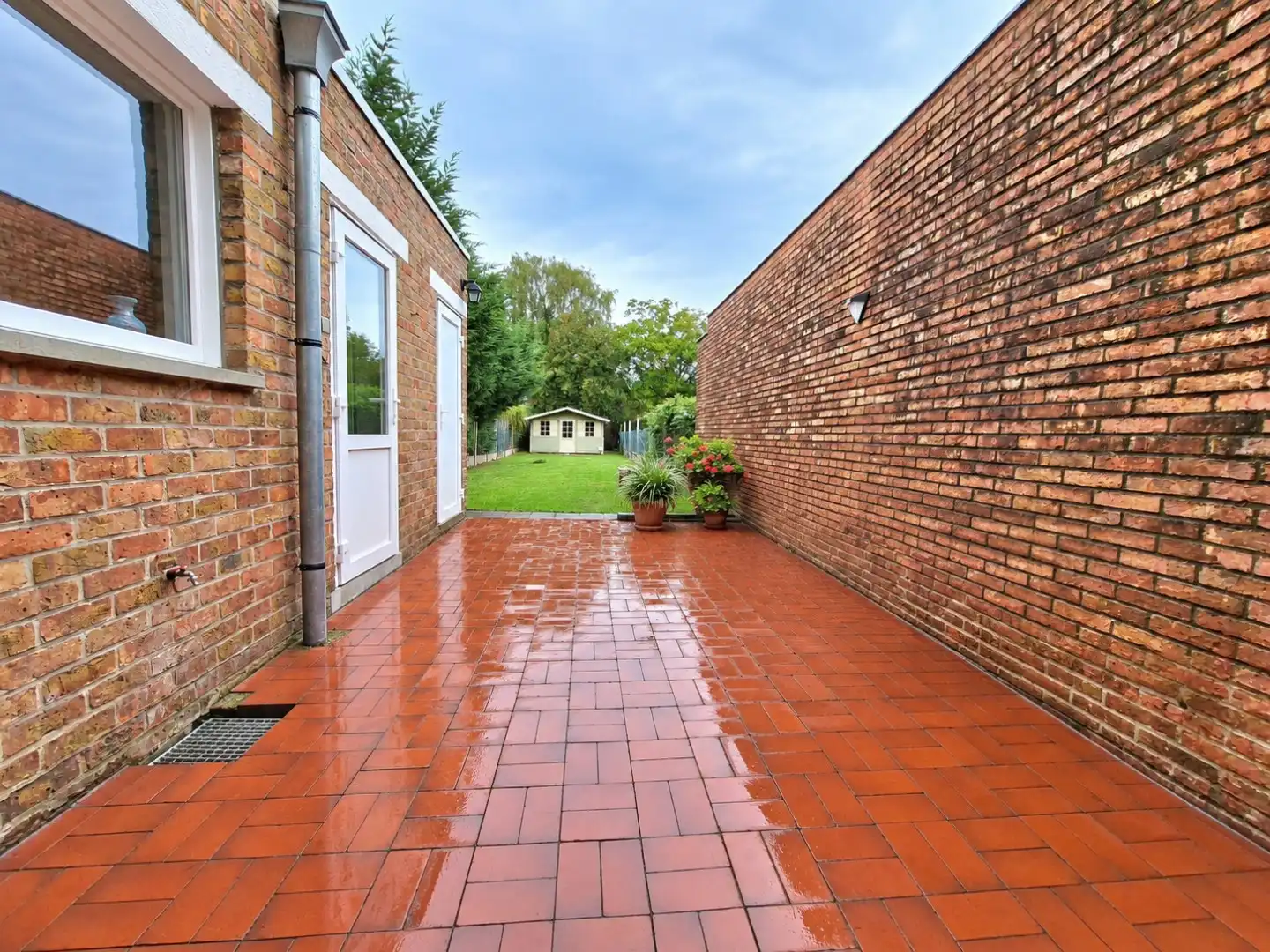 Ruime woning met tuin foto 12