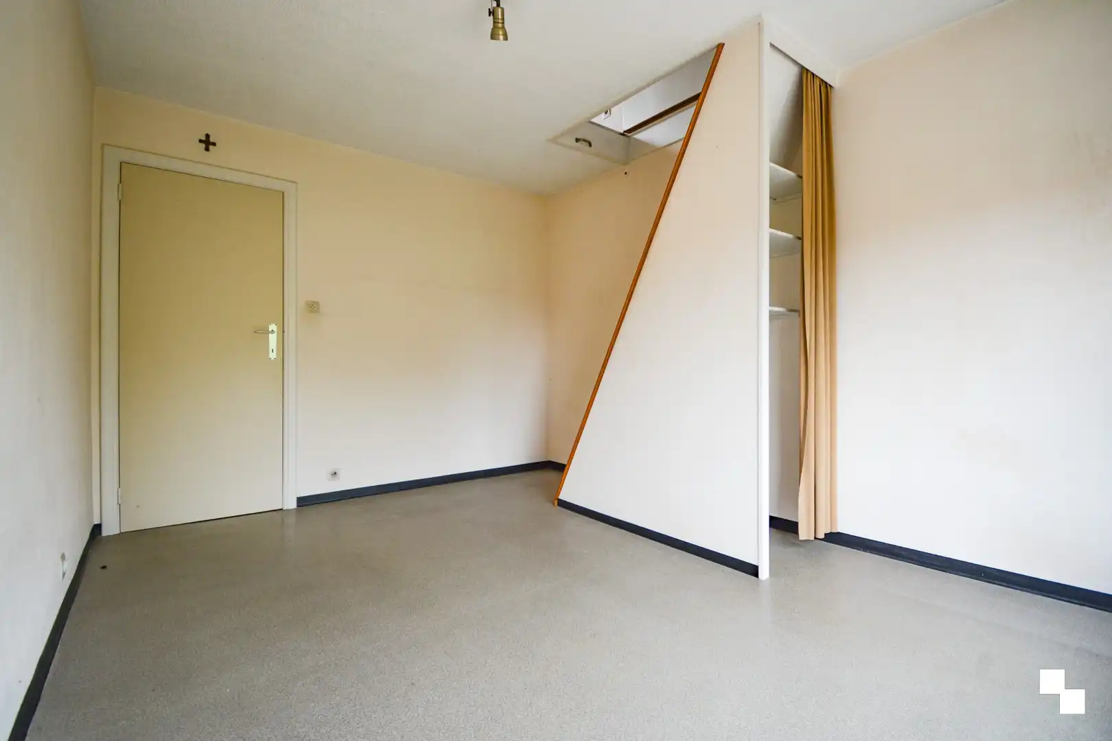 Verrassend ruime eengezinswoning met 5 slp te Roeselare foto 23