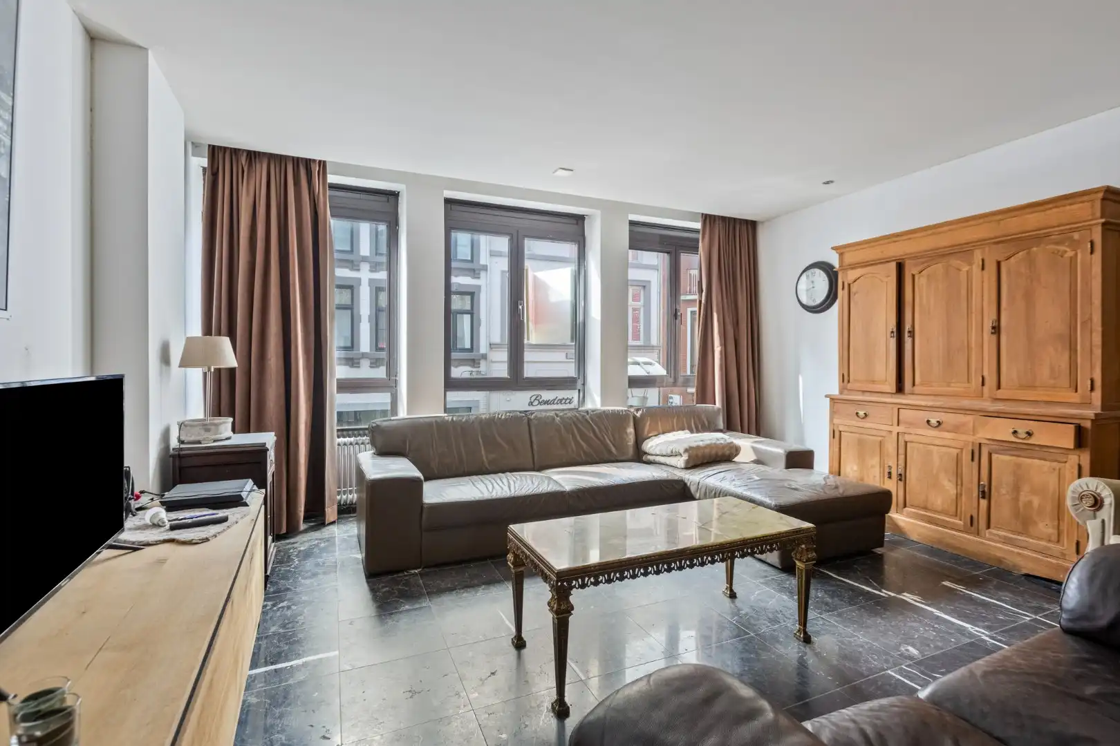 Ruim appartement gelegen op de 1ste verdieping in het centrum van Maaseik! foto 5