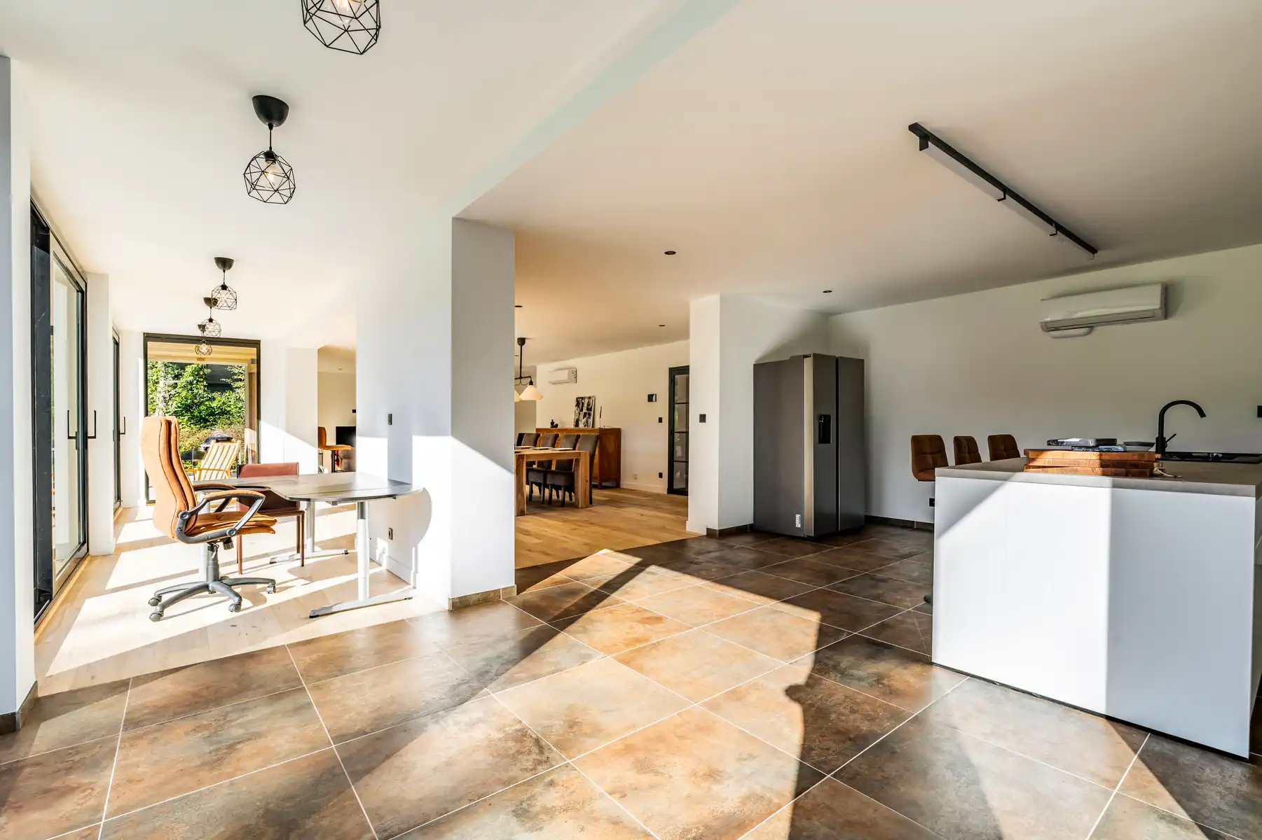 Gerenoveerde villa in een groene omgeving nabij alle invalswegen foto 6