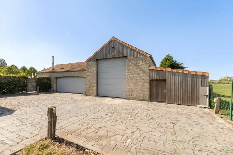 Uitzonderlijke villa-landhuis met bijgebouwen op een prachtig domein. foto 29