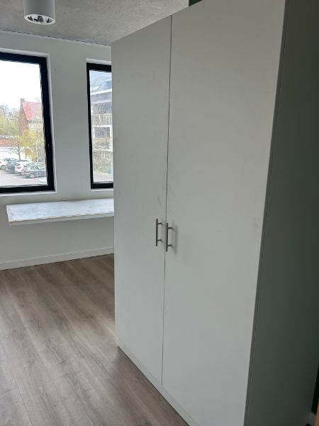 Nieuwe studentenkamer op een top locatie in centrum Kortrijk met zicht op plein. foto 3