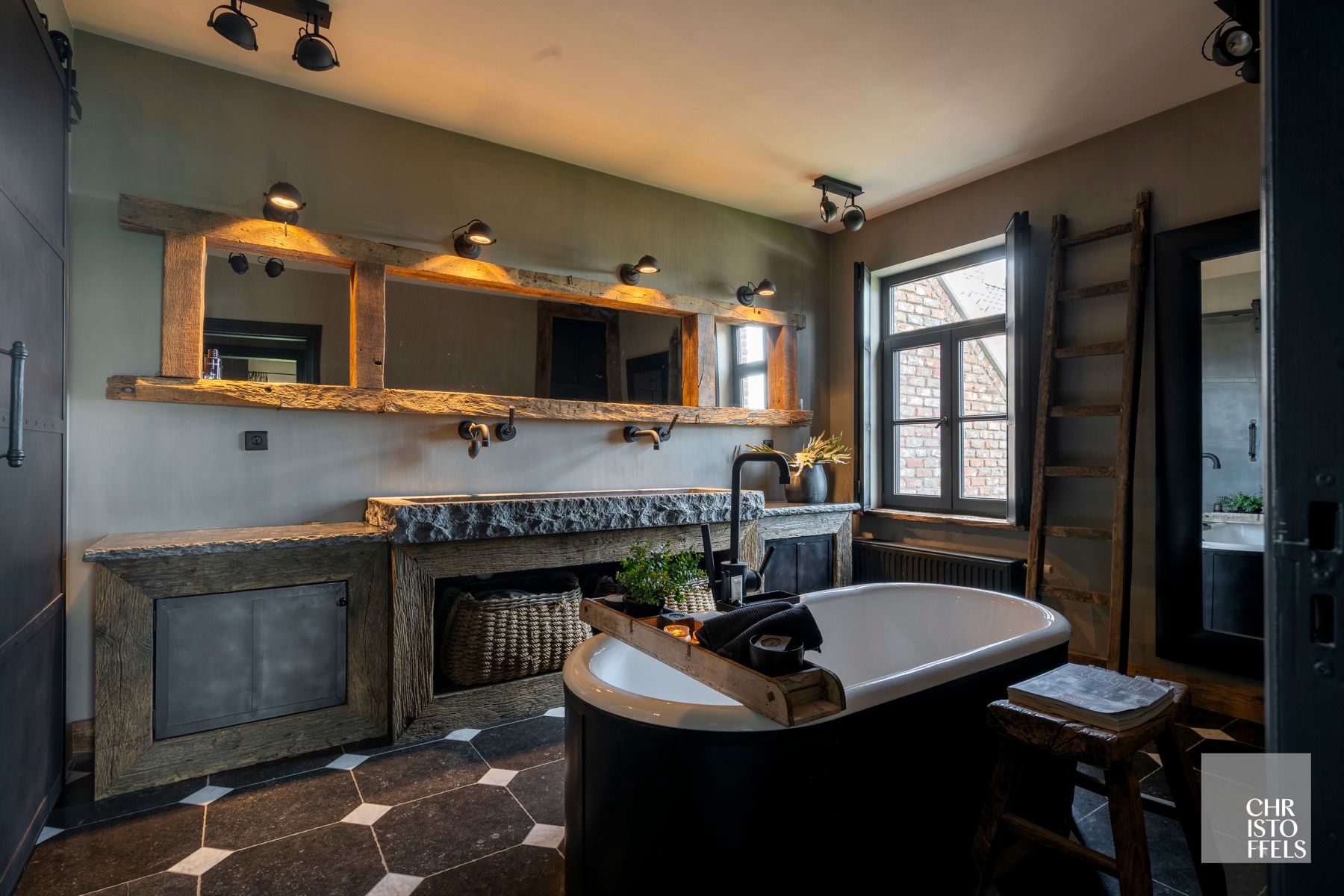 Stijlvolle herenvilla van 533 m² met zwembad, wintertuin en gastenverblijf nabij de Nederlandse grens! foto 14