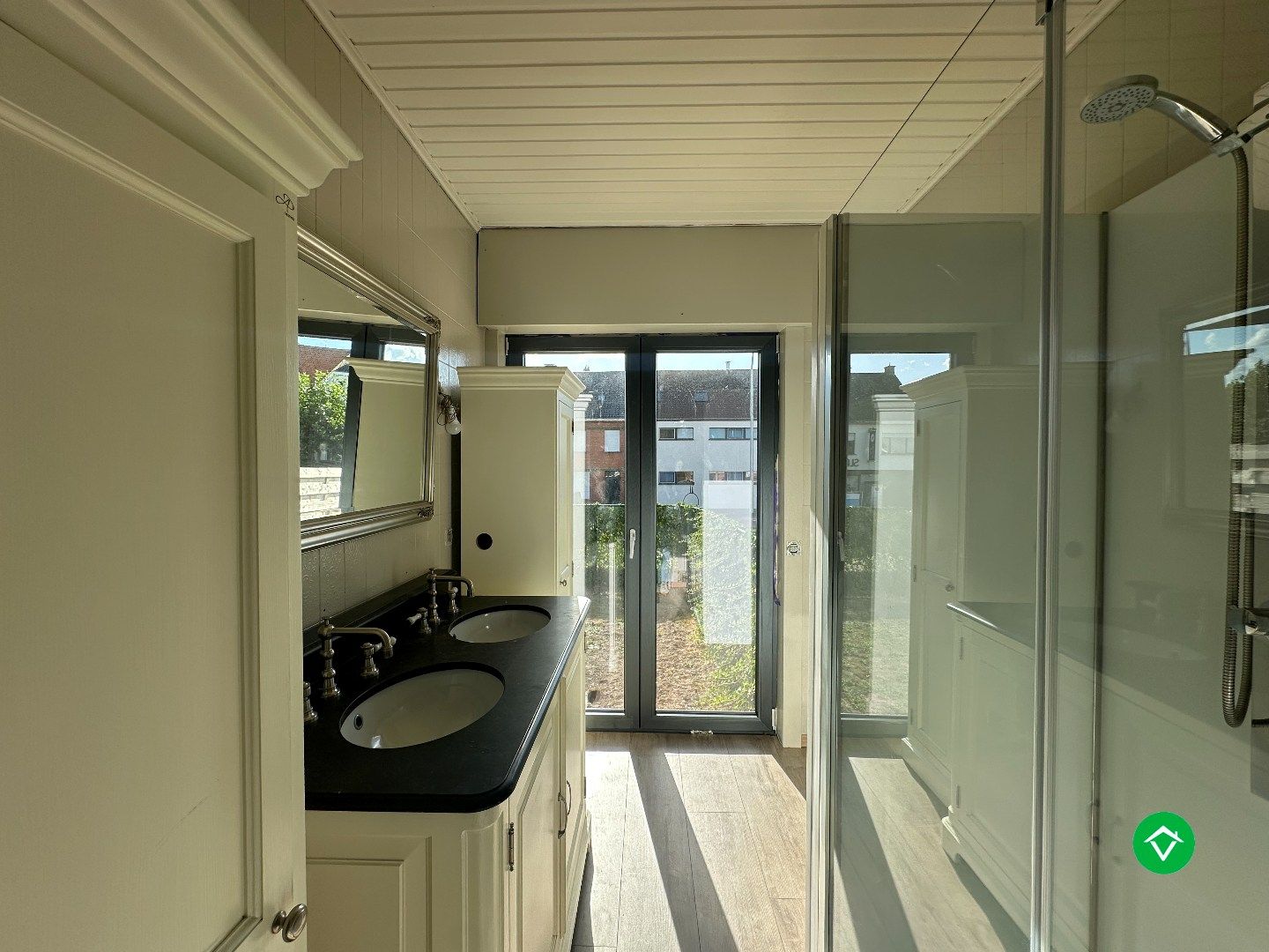 Alleenstaande, unieke woning met vier slaapkamers op een goede ligging te Torhout foto 13