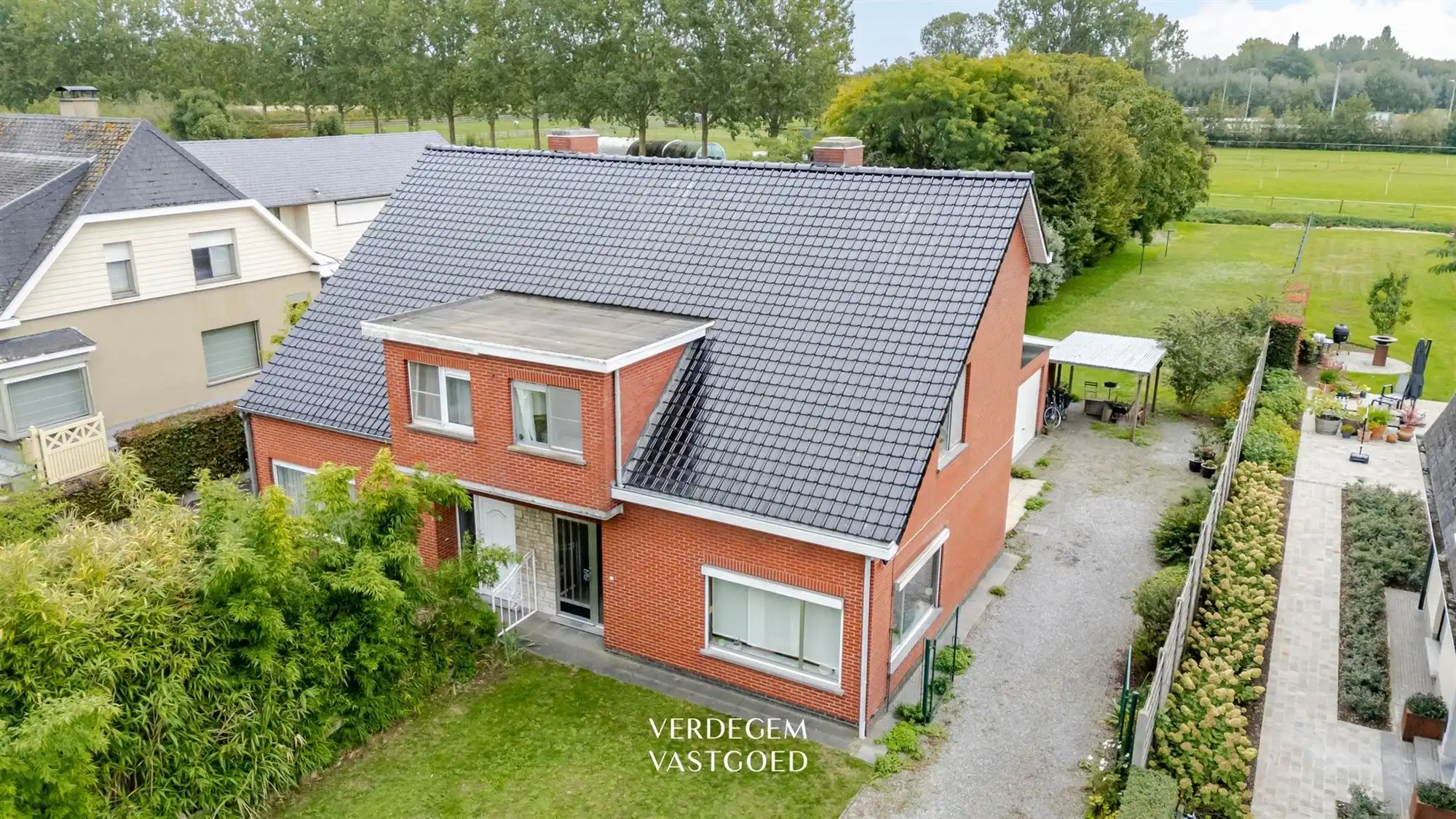 Charmante woning met 3 slaapkamers, garage en diepe tuin 1.010m² met open zicht foto 16