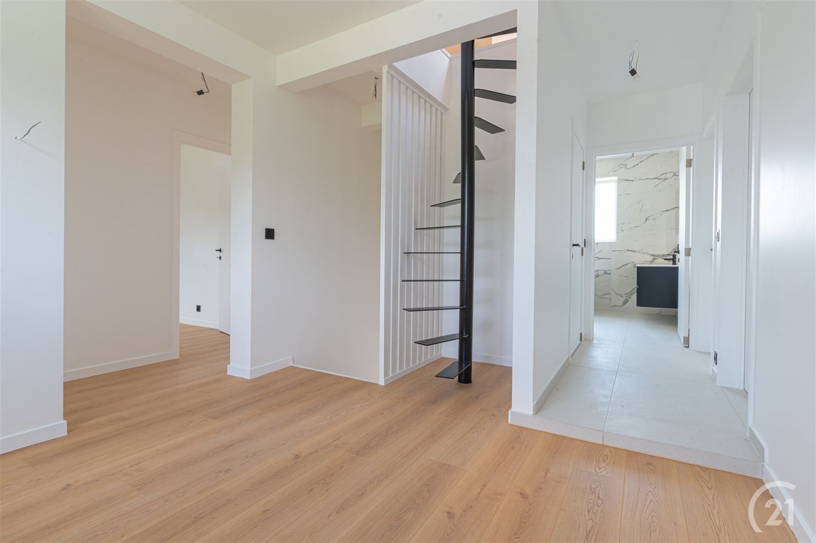 Magnifiek gerenoveerde woning met bijgebouw en parkeergelegenheid foto 19