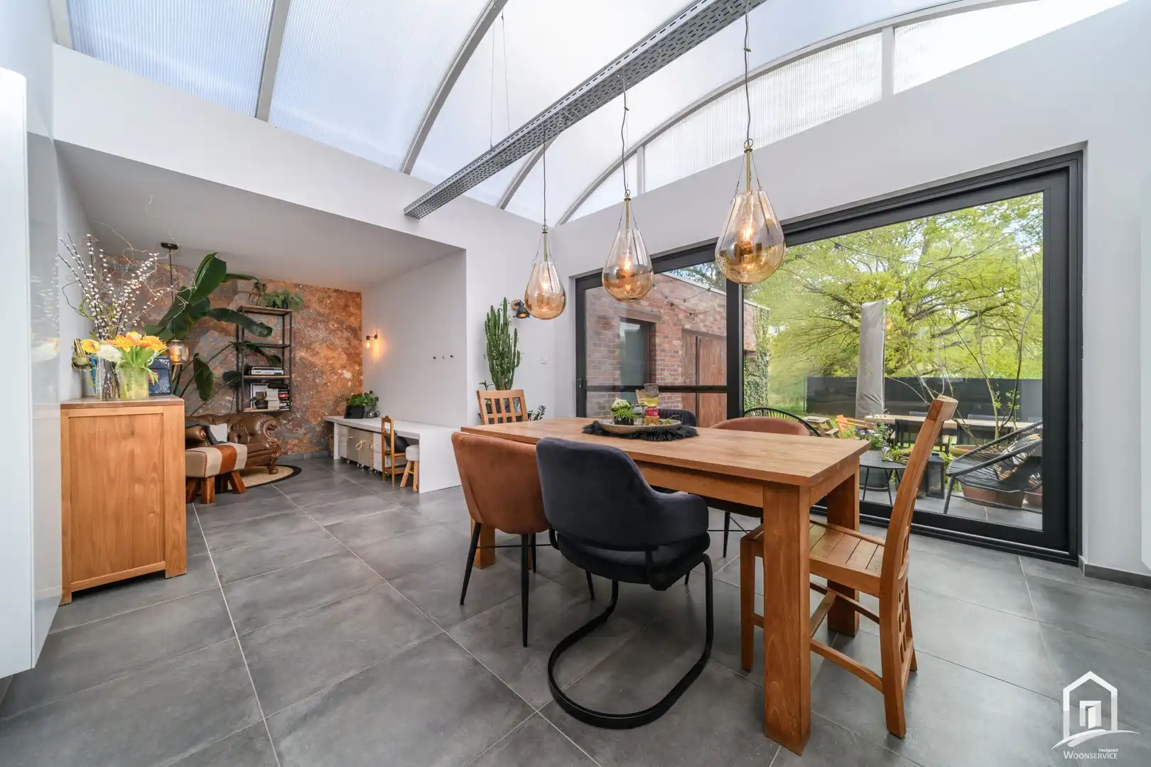 Instapklare gezinswoning op centrale locatie met ruim terras en leuke tuin foto 5