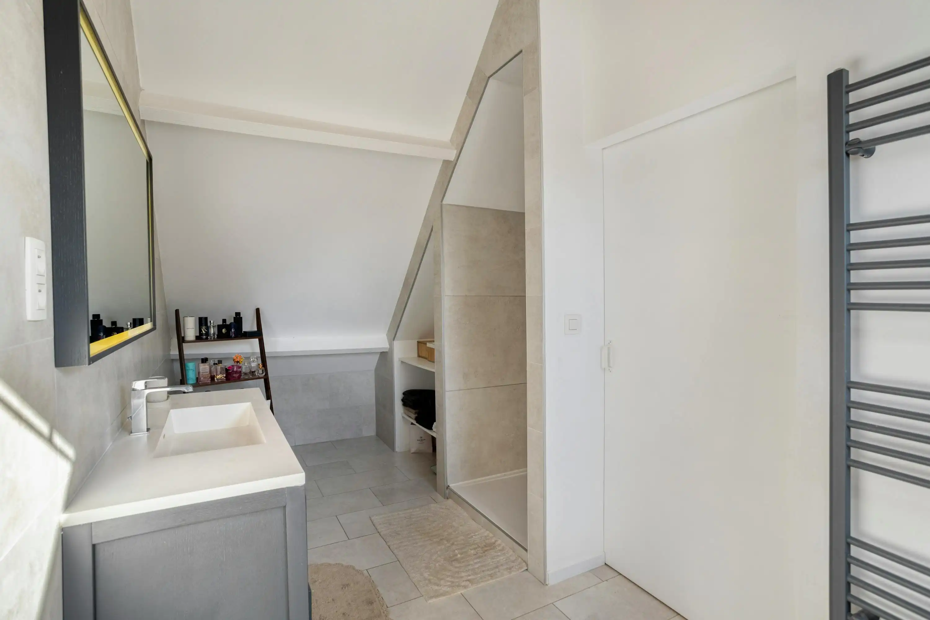 Ruime mooie woning met mogelijkheid tot handel (kapsalon) foto 20
