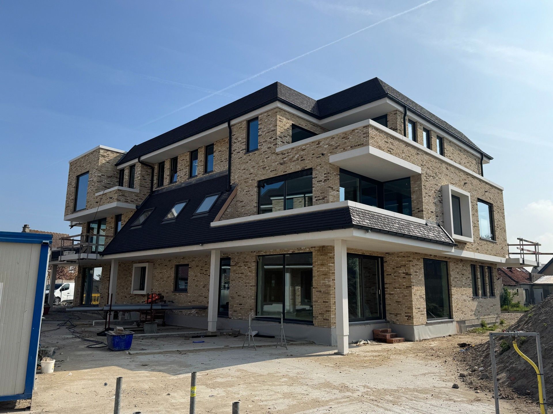 Nieuwbouw appartement met twee slaapkamers. foto {{pictureIndex}}
