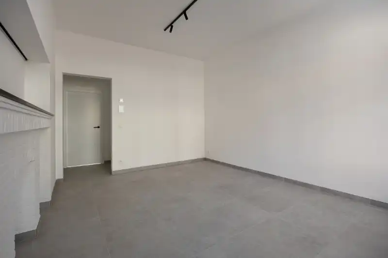Volledig nieuw gerenoveerd gelijkvloers appartement foto 8