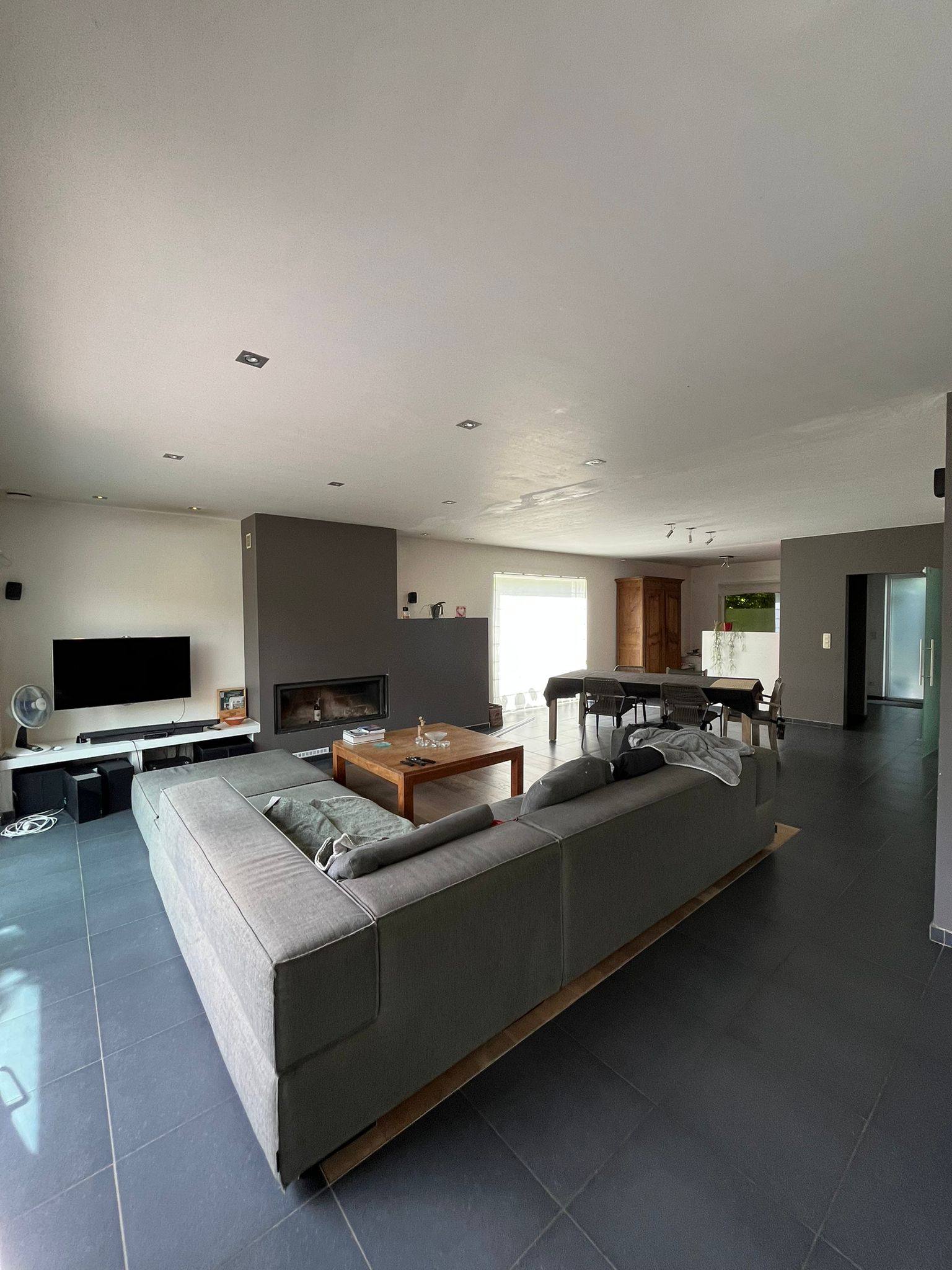 Zeer ruime woning met tuin en garage foto 3