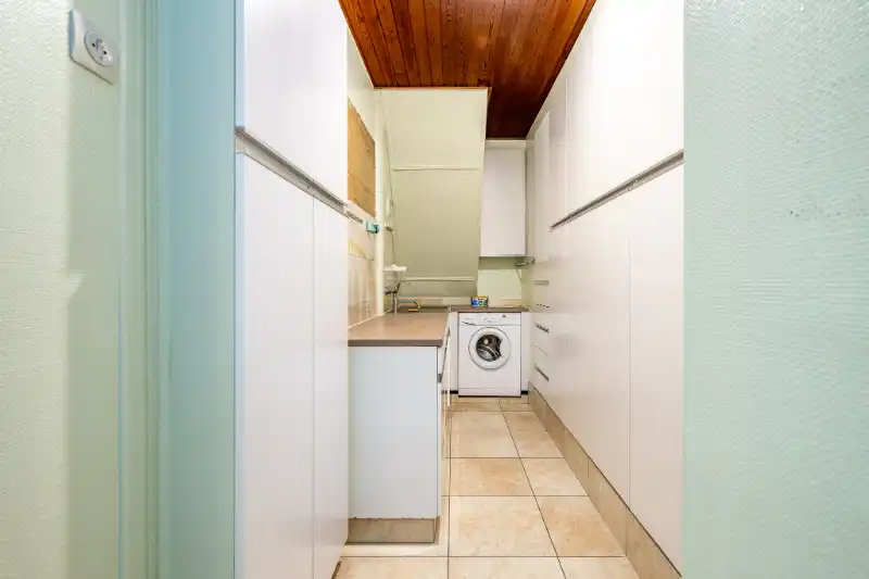 Zeer ruime, te renoveren woning met mogelijkse uitweg. foto 8