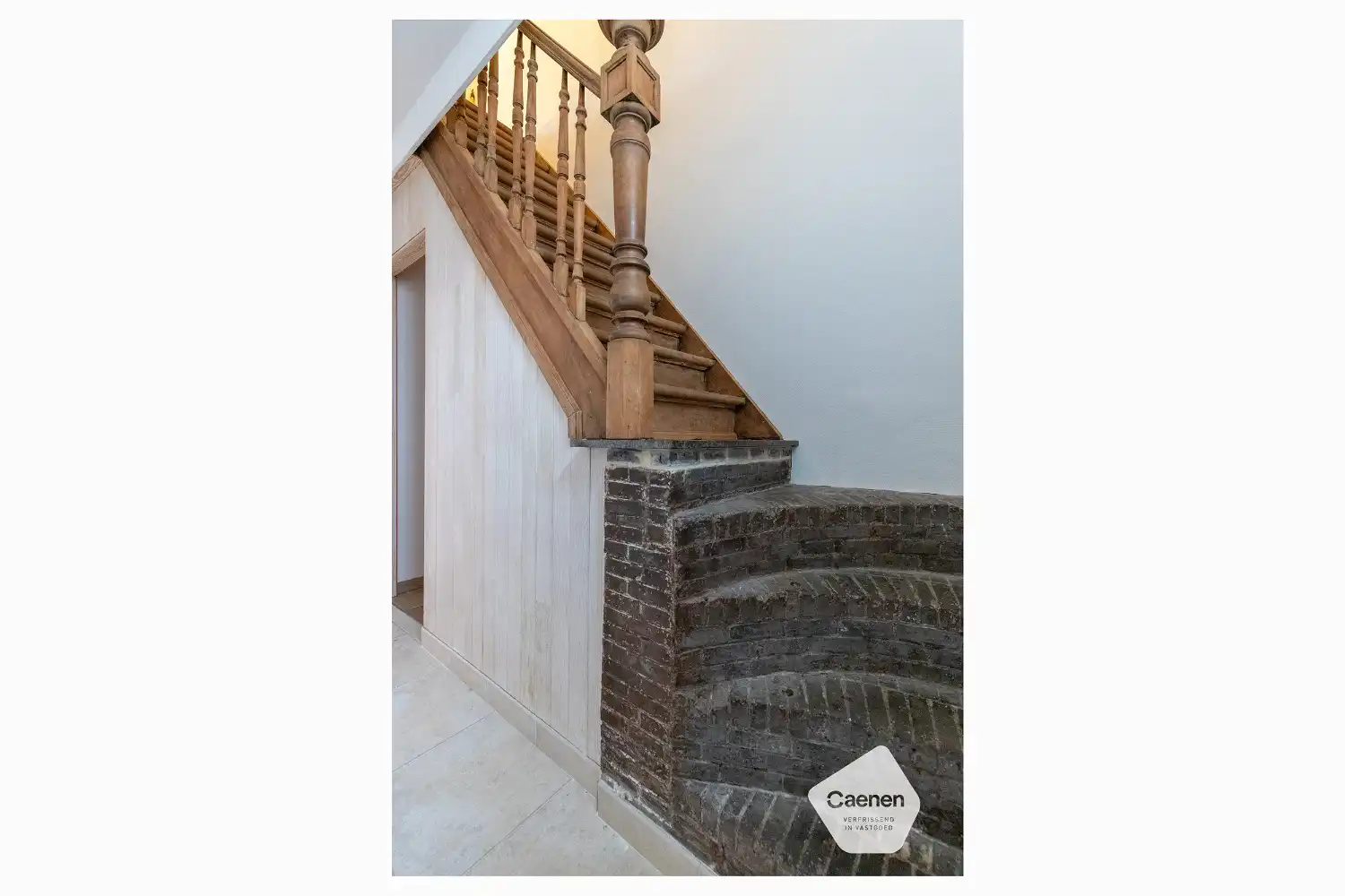 Charmante halfopen woning met tuin en garage in het centrum van Ruddervoorde. foto 10