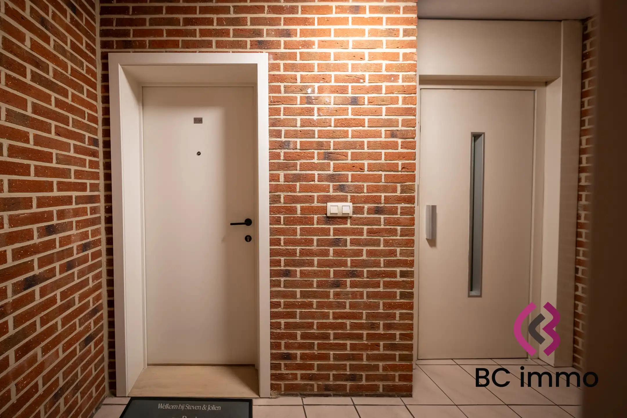 Modern en lichtrijk appartement met 2 slaapkamers foto 21