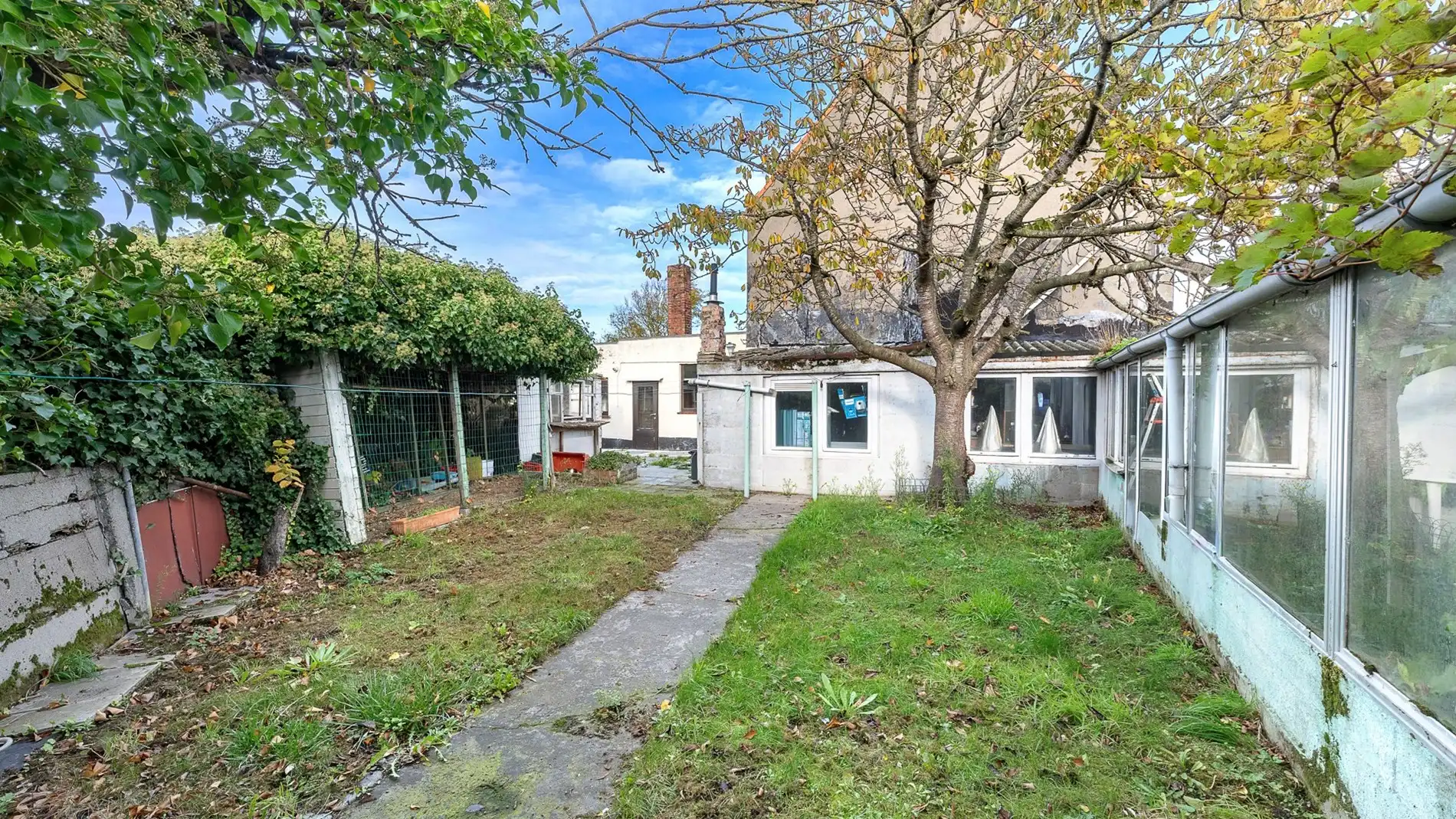 Te renoveren woning op een mooi perceel te Lissewege foto 6