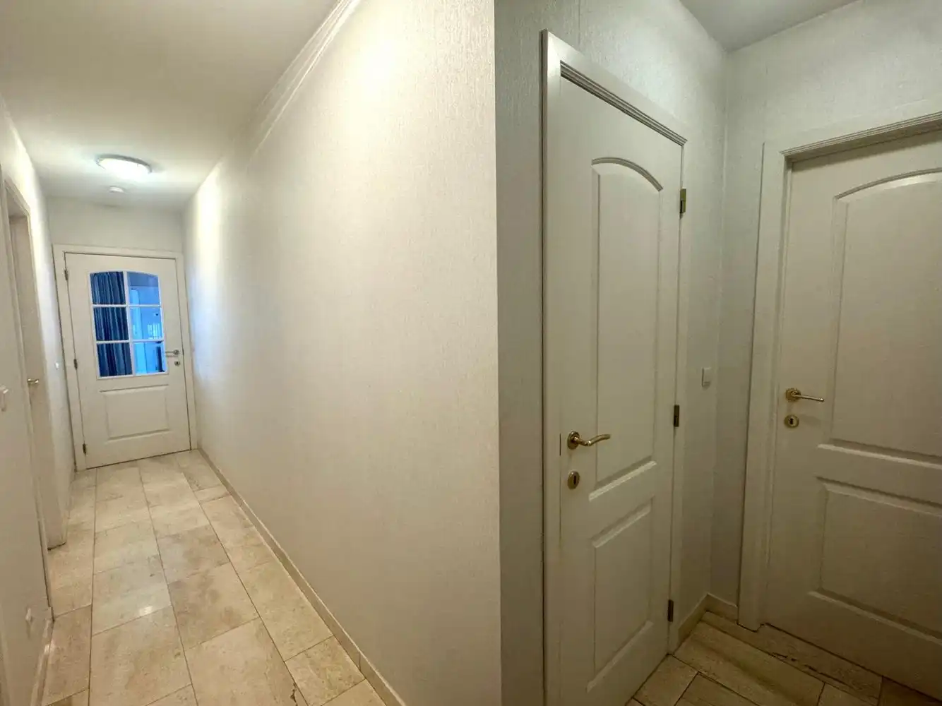 INSTAPKLAAR GELIJKVLOERS APPARTEMENT (H.O.B) foto 7