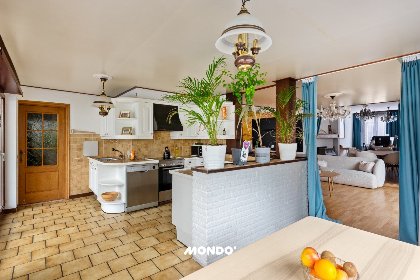 Karaktervolle woning met hangaar! foto 13