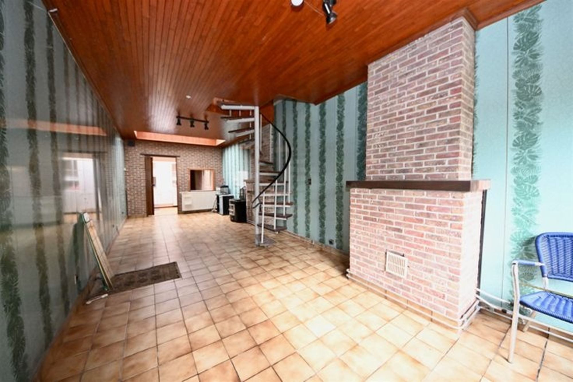 Te renoveren woning met 2 slaapkamers en tuin. foto 3