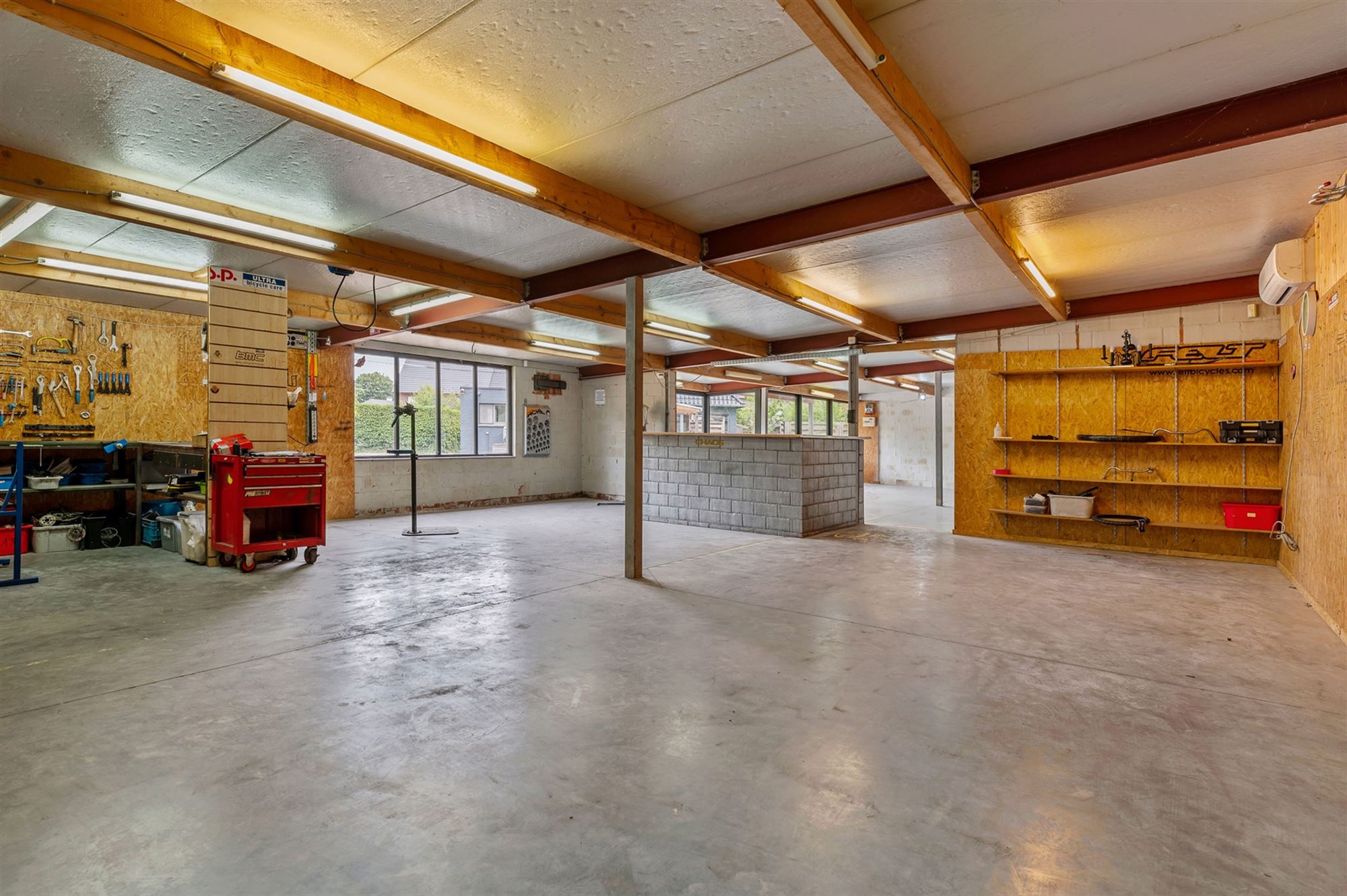 RUIME WONING (213M2) MET 5 SLAAPKAMERS + POLYVALENTE RUIMTE VAN 240M2 OP EEN PERCEEL VAN 18A91 foto 22