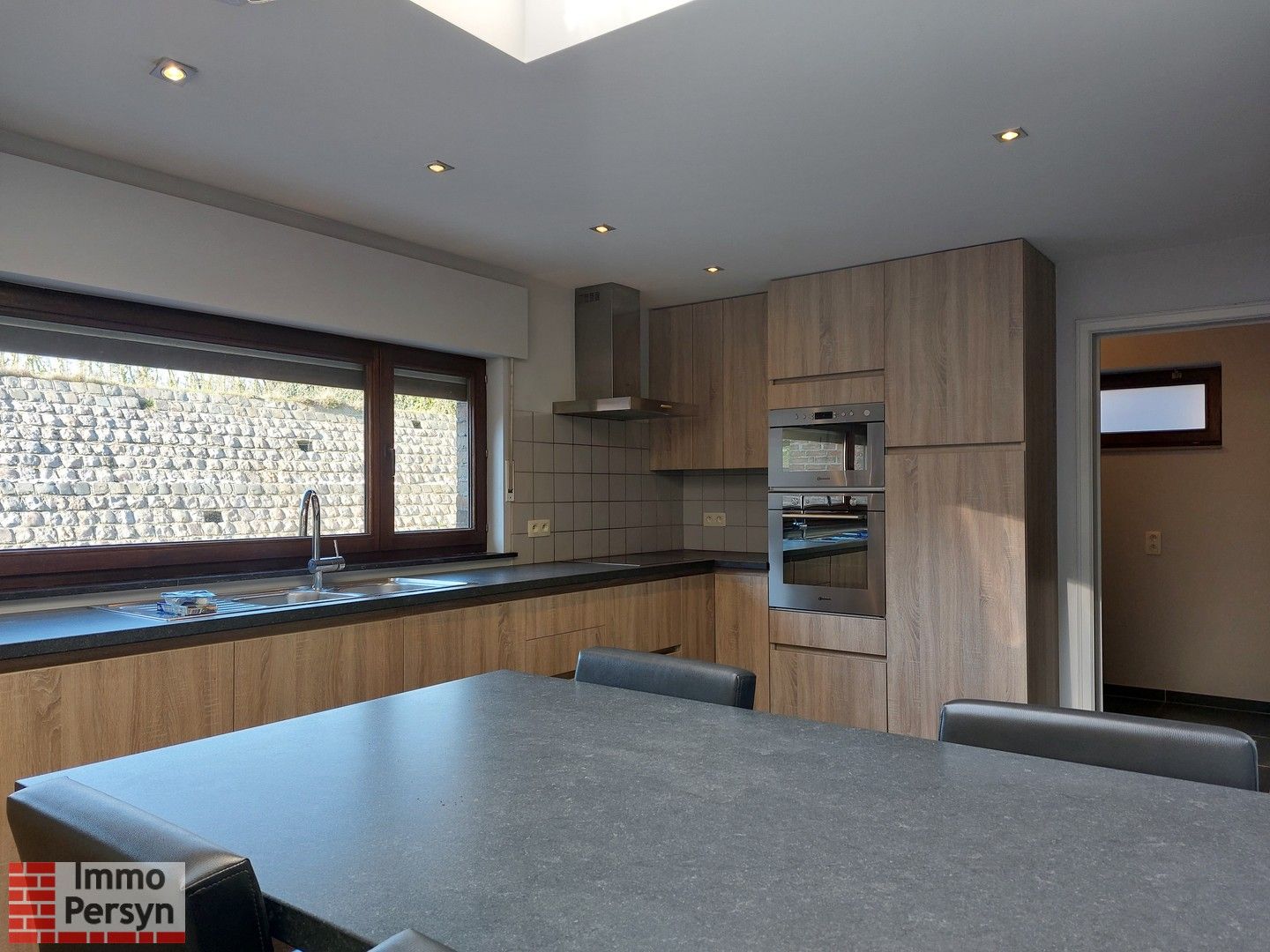 Rustig gelegen woning met loods foto 7