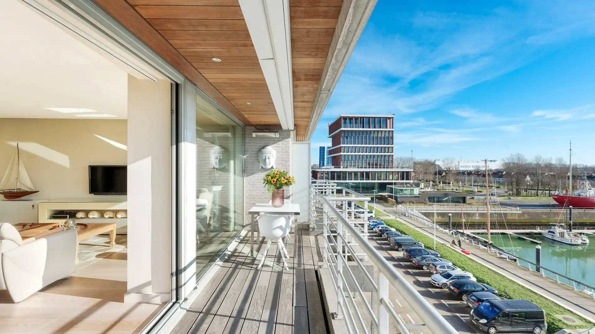 Modern en ruim appartement met zicht over de jachthaven foto 10