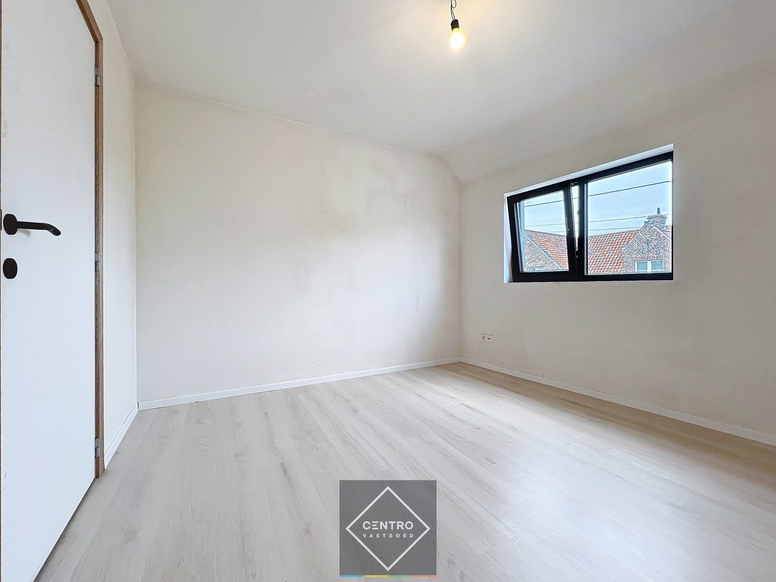 TOPAANBOD, halfopen  NB-woning met 3 slpks, ZUIDger. tuin, GARAGE én ZONNEPANELEN! foto 16