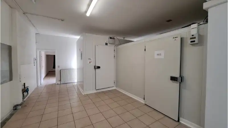 Instapklare Winkelruimte op commerciële ligging te huur in centrrum Brugge foto 4