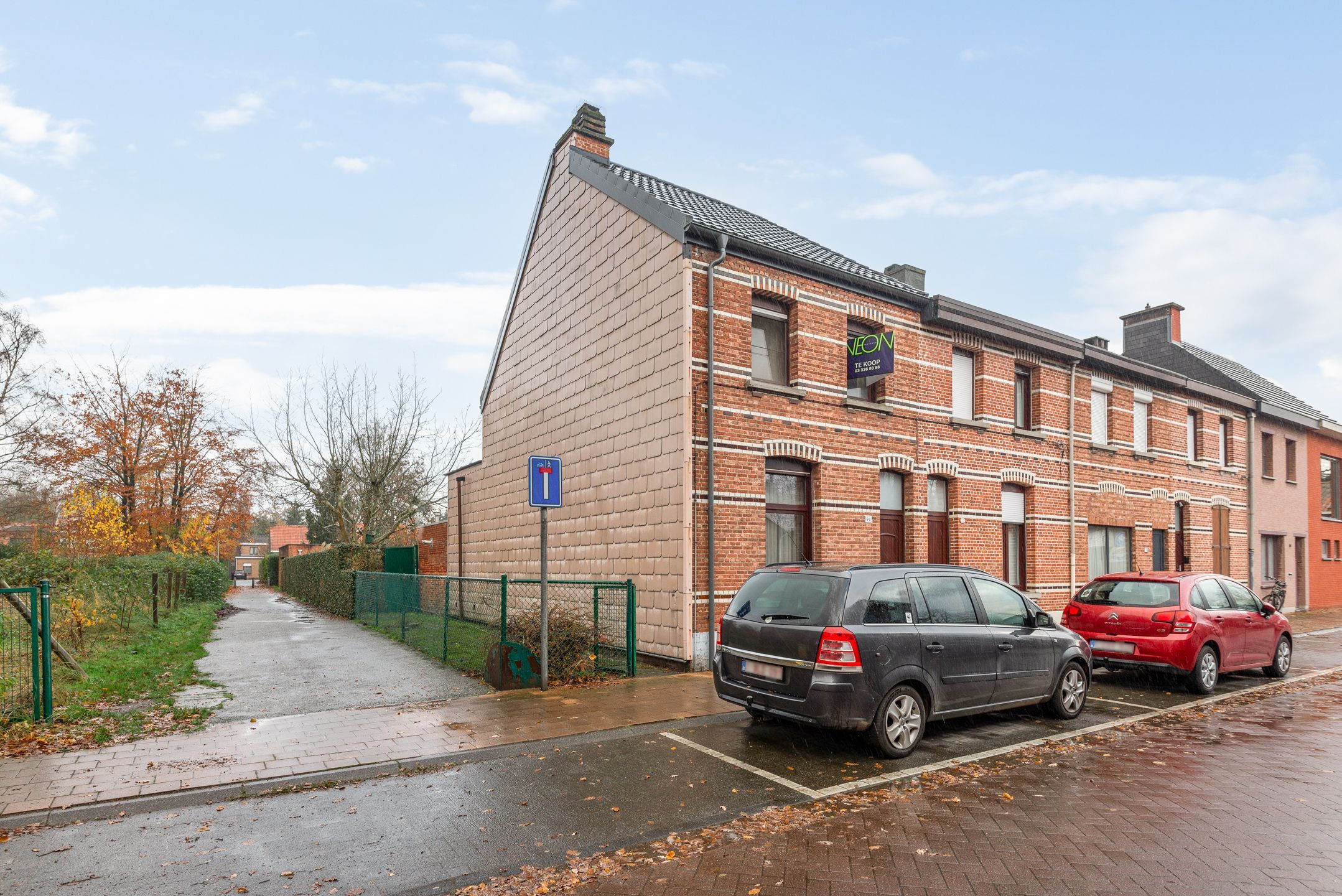 Halfopen woning met grote garage vlakbij centrum Kapellen ! foto 2