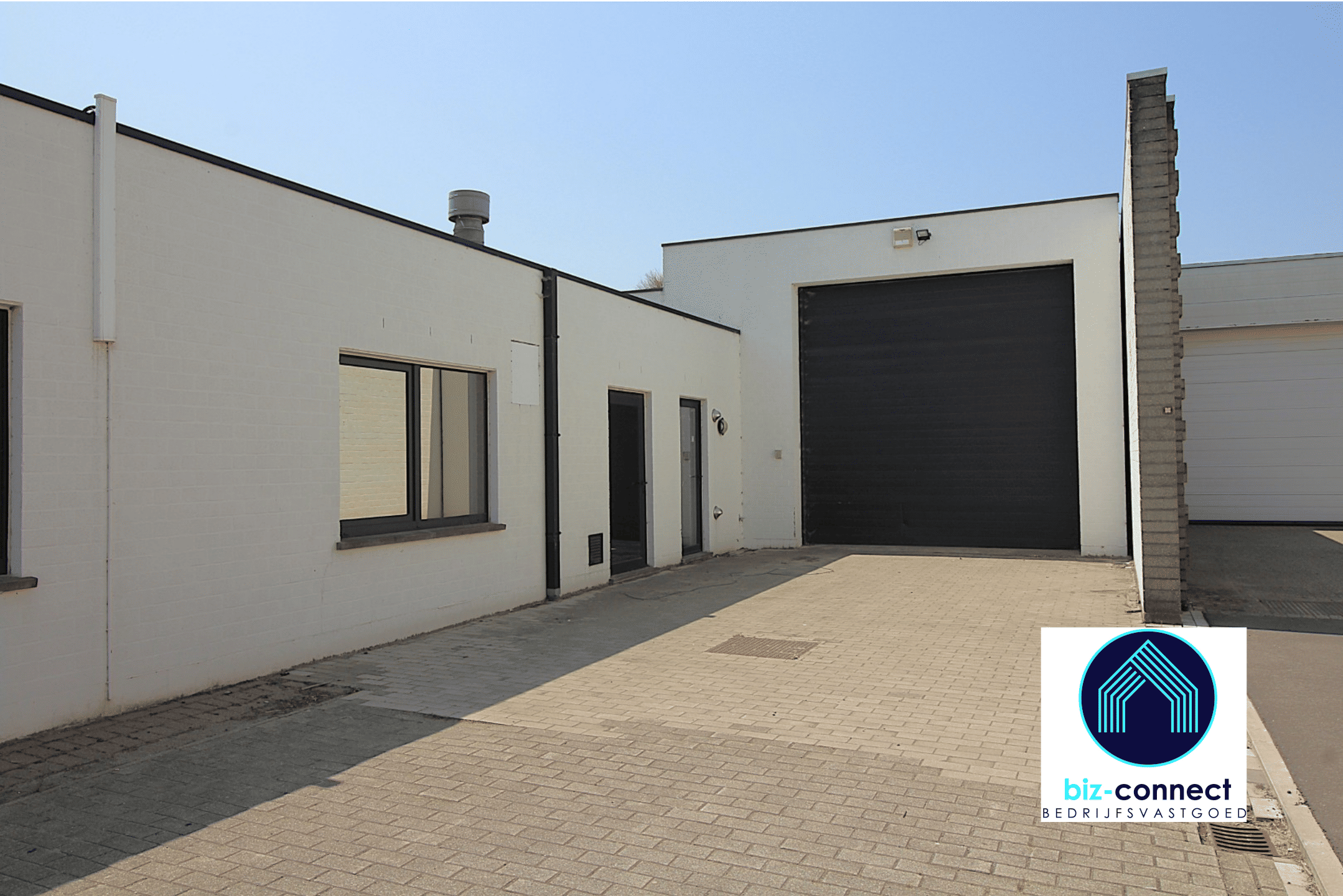 te huur Maldegem – magazijn of atelier van ca.660m². Uitstekende ligging. foto {{pictureIndex}}