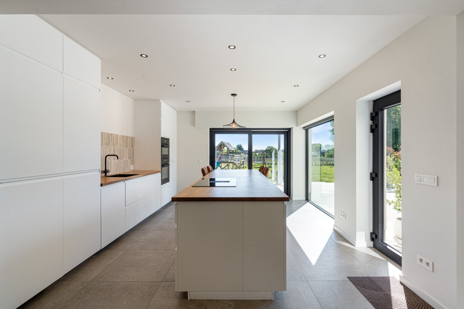 Stijlvolle designwoning met A-label in residentiële woonwijk. foto 19