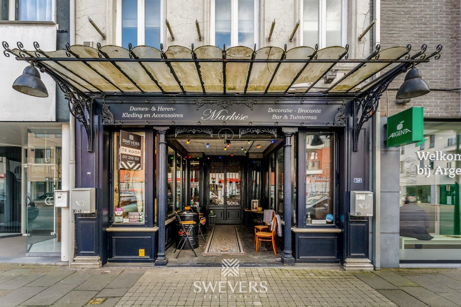 Handelsruimte van 187m² met terras en berging centrum Leopoldsburg foto {{pictureIndex}}