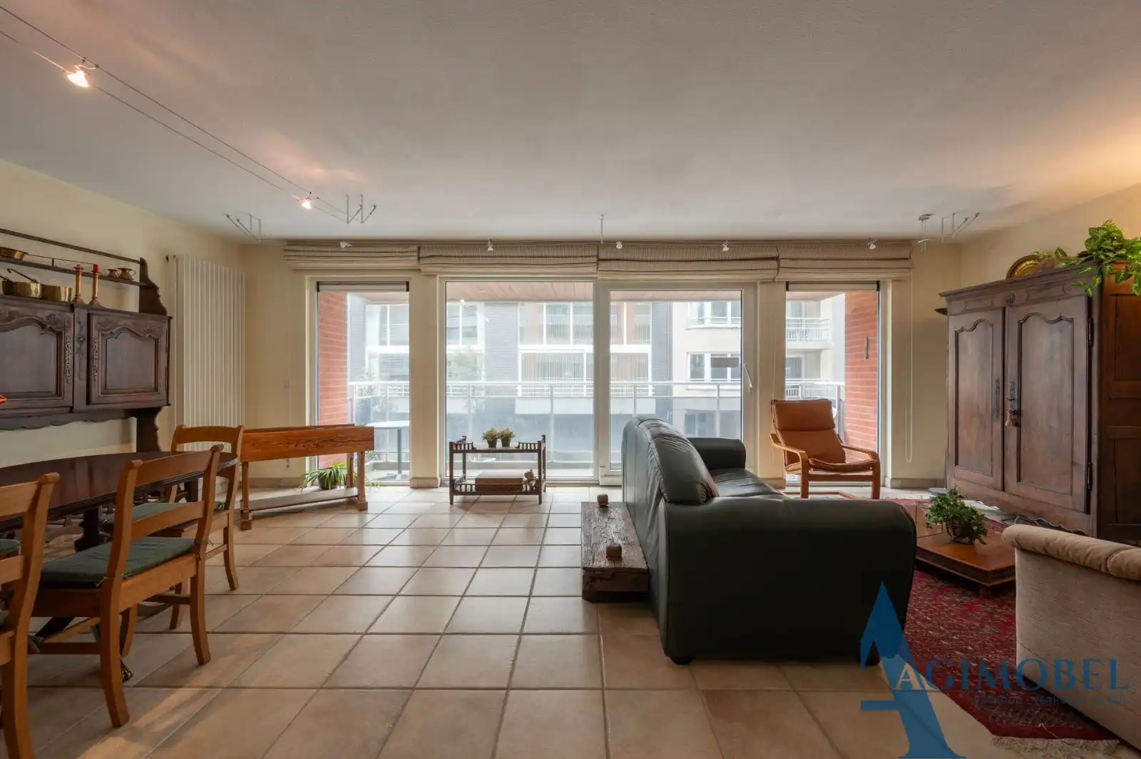 Uitzonderlijk ruim appartement met 4 slaapkamers, veel lichtinval en garage mogelijk vlakbij het Rubensplein! foto 5