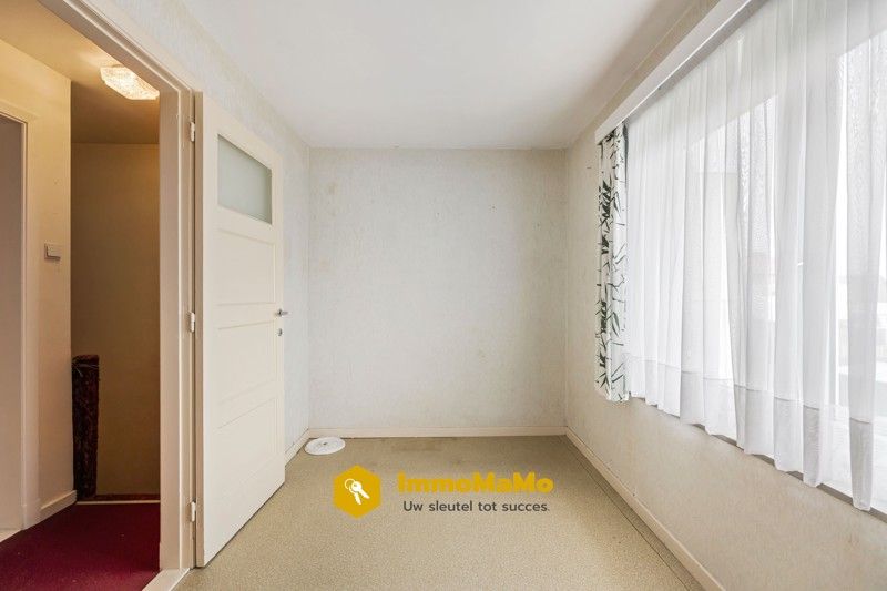 Te renoveren woonst in een rustige wijk te koop in Moerbeke foto 13