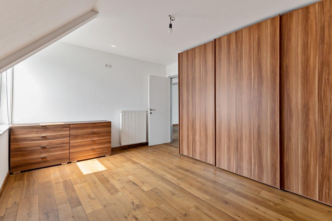 Ruime, instapklare woning met 3 slpk., dubbele garage en tuin foto 19
